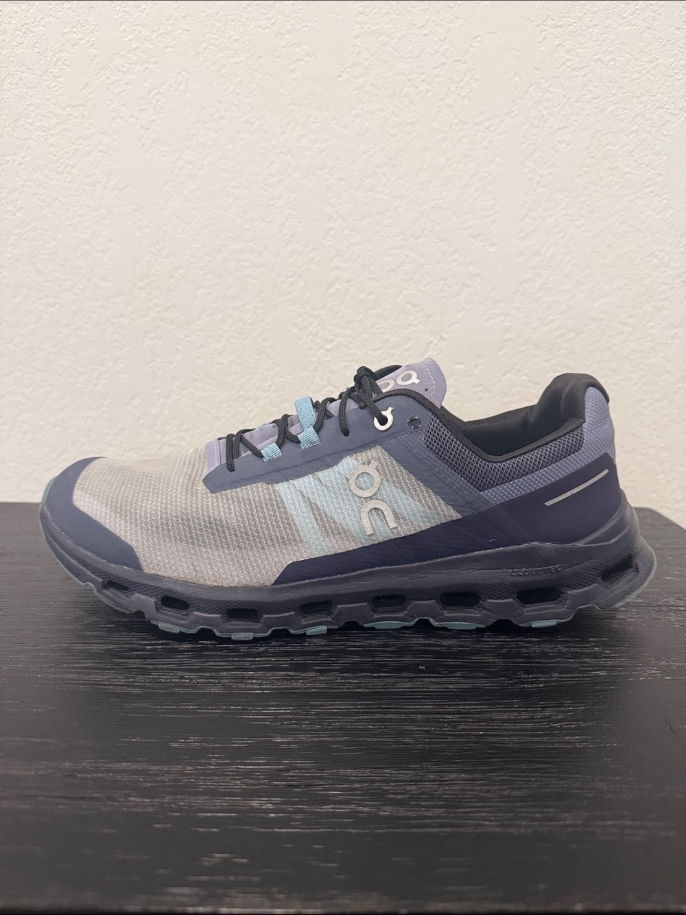 Men’s size 10.5 On Running Cloudrunner Lightweight Gray/Blue Running Shoes Cloud
